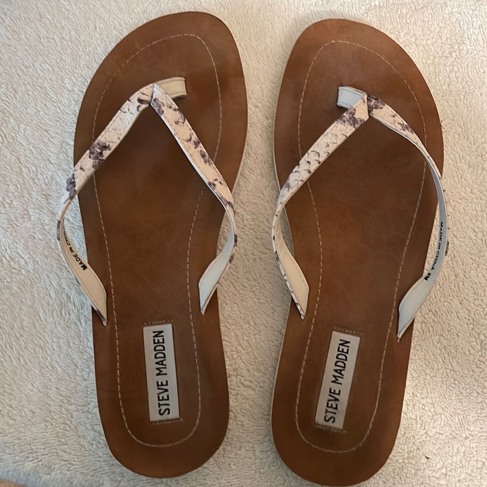 Women’s Steve Madden snakeskin flip flops